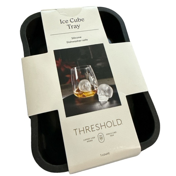 $7 When Bundled - Skull Ice Cube Tray - Picture 1 of 3